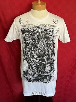 BAND SIGNED The Devil Wears Prada Concert Tour Shirt Medium Metal Core Punk