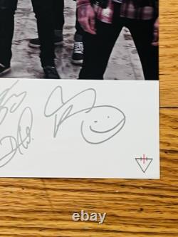 The Devil Wears Prada Autograph 11x17 All 5 Band members Warped Tour